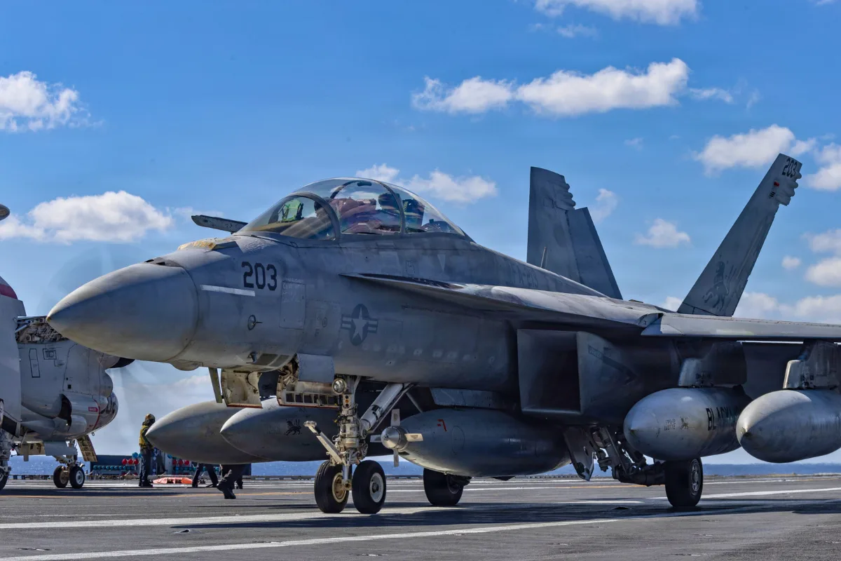 القيادة المركزية الأميركية تعلن فرض “حظر بحري” على سفن إيرانية