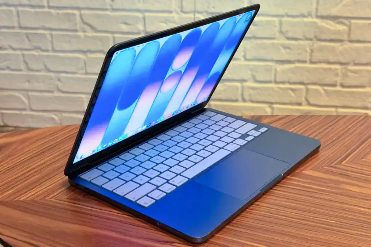 آبل تسجل أداءً تاريخيًا بدعم مبيعات MacBook Neo