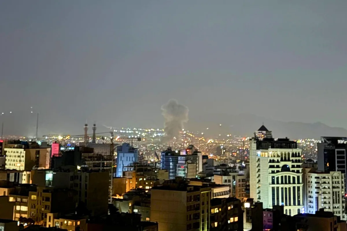 استهداف مستودعات صاروخية داخل قاعدة بحرية في سيرجان