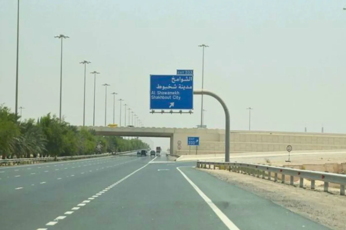 أبوظبي: سقوظ شظايا في منطقة الشوامخ عقب اعتراض صاروخ بالستي