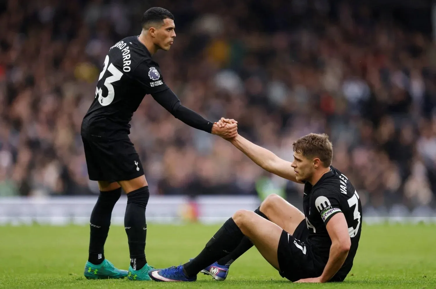 فولهام يعمّق جراح توتنهام ويزيد معاناته في الدوري الإنجليزي