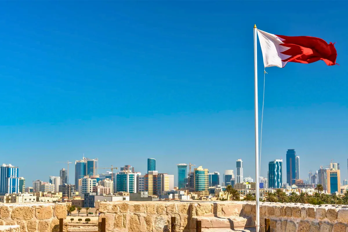 البحرين: ضحية في هجوم استهدف مبنى سكنيًا بالمنامة