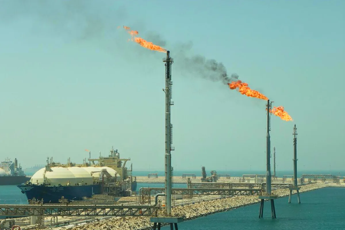 قطر تعلن السيطرة على جميع الحرائق في رأس لفان