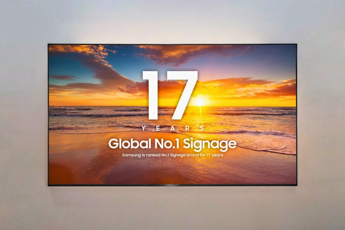 17 عامًا من الصدارة… سامسونغ الأولى عالميًا في شاشات العرض التجارية