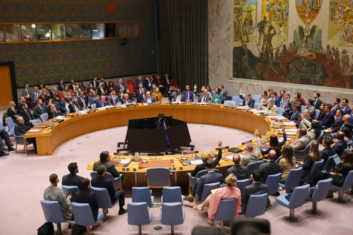 الإمارات ترحب باعتماد مجلس الأمن قراراً يدين بشدة هجمات إيران