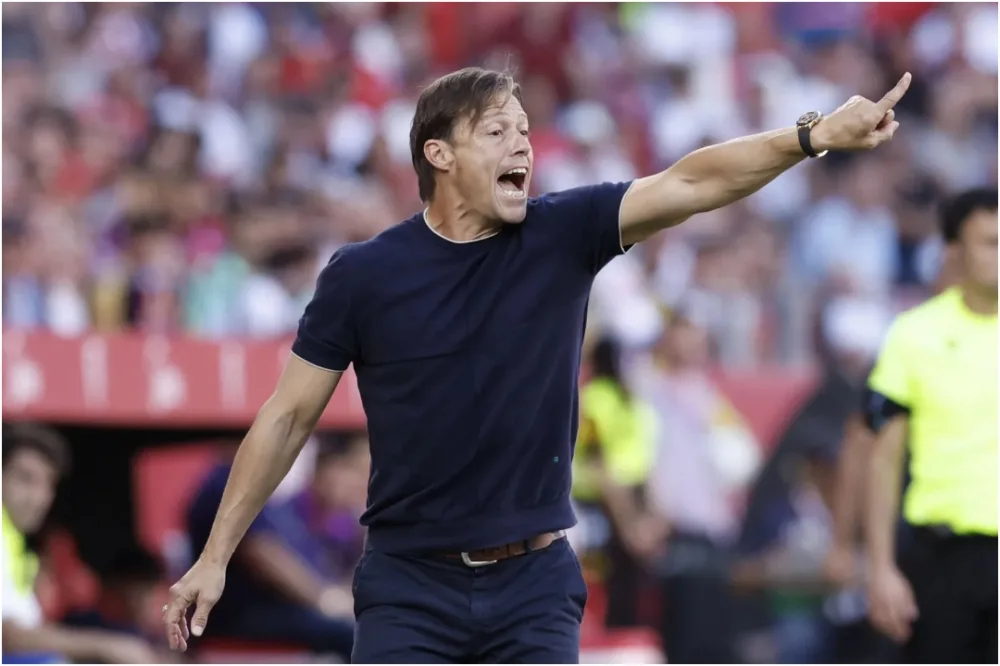 إشبيلية يقيل مدربه ماتياس ألميدا بعد تراجع النتائج