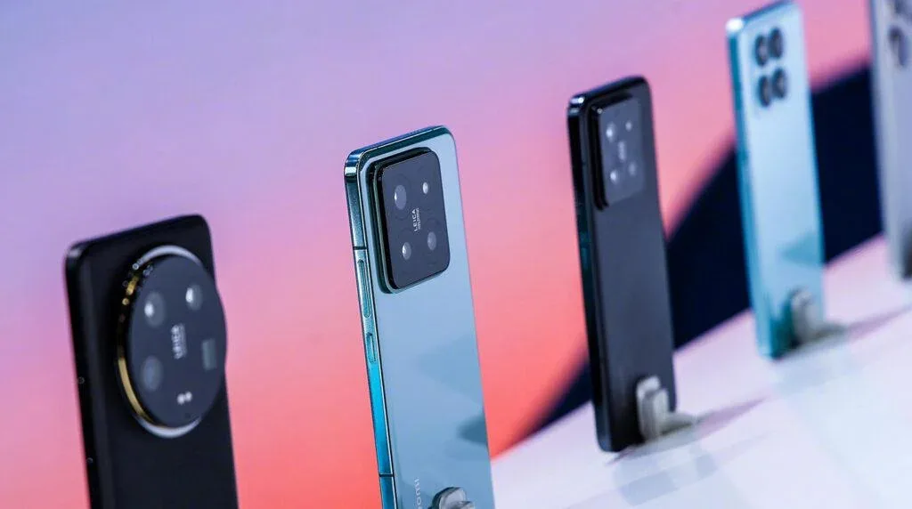 ثورة الأجهزة والفاتورة الخفية… كيف تكسر الهواتف الصينية ملل “اللوح الزجاجي” وتواجه فخ الهشاشة