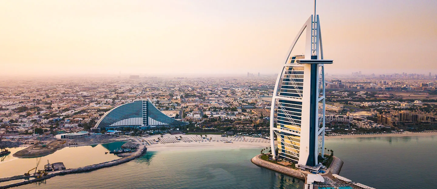 السيطرة على حريق محدود في الواجهة الخارجية لـ”برج العرب” دون إصابات