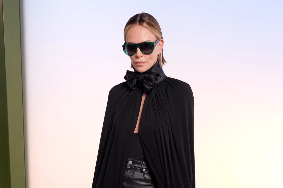 تشارليز ثيرون وأنيا تايلور-جوي تخطفان الأنظار في عرض ديور