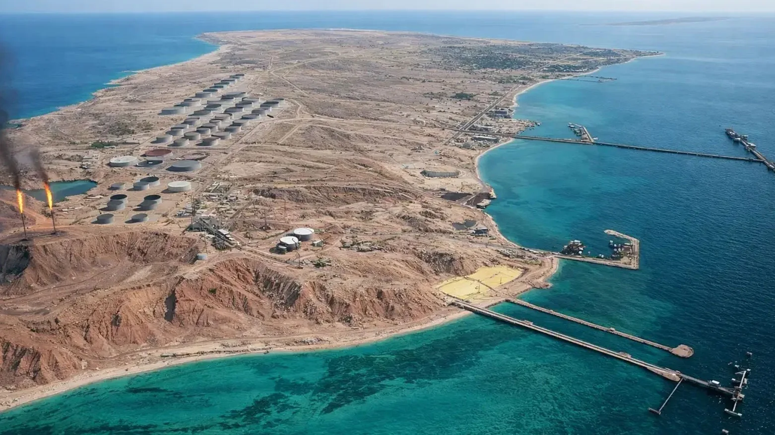 ترامب يهدد بقصف شبكة النفط في جزيرة خرج الإيرانية