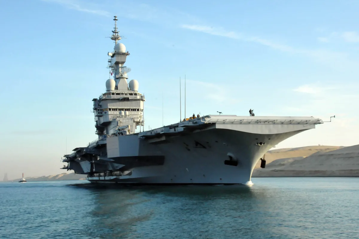 حاملة الطائرات الفرنسية شارل ديغول تتجه إلى شرق المتوسط