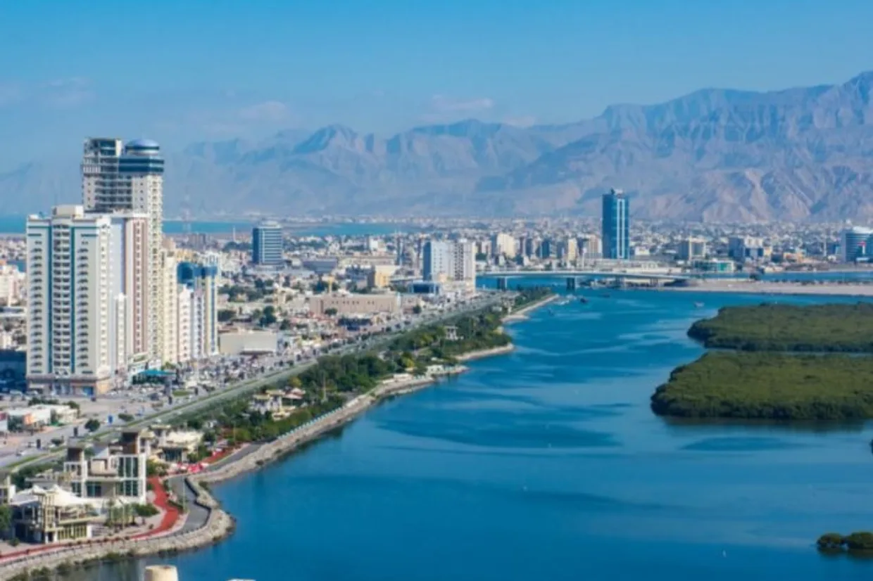 بسبب التقلبات الجوية.. رأس الخيمة تعتمد العمل عن بُعد غدًا