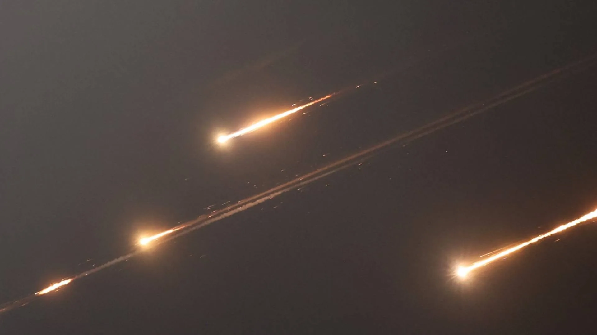 شظايا طائرات مسيّرة تصيب شخصين في دبي