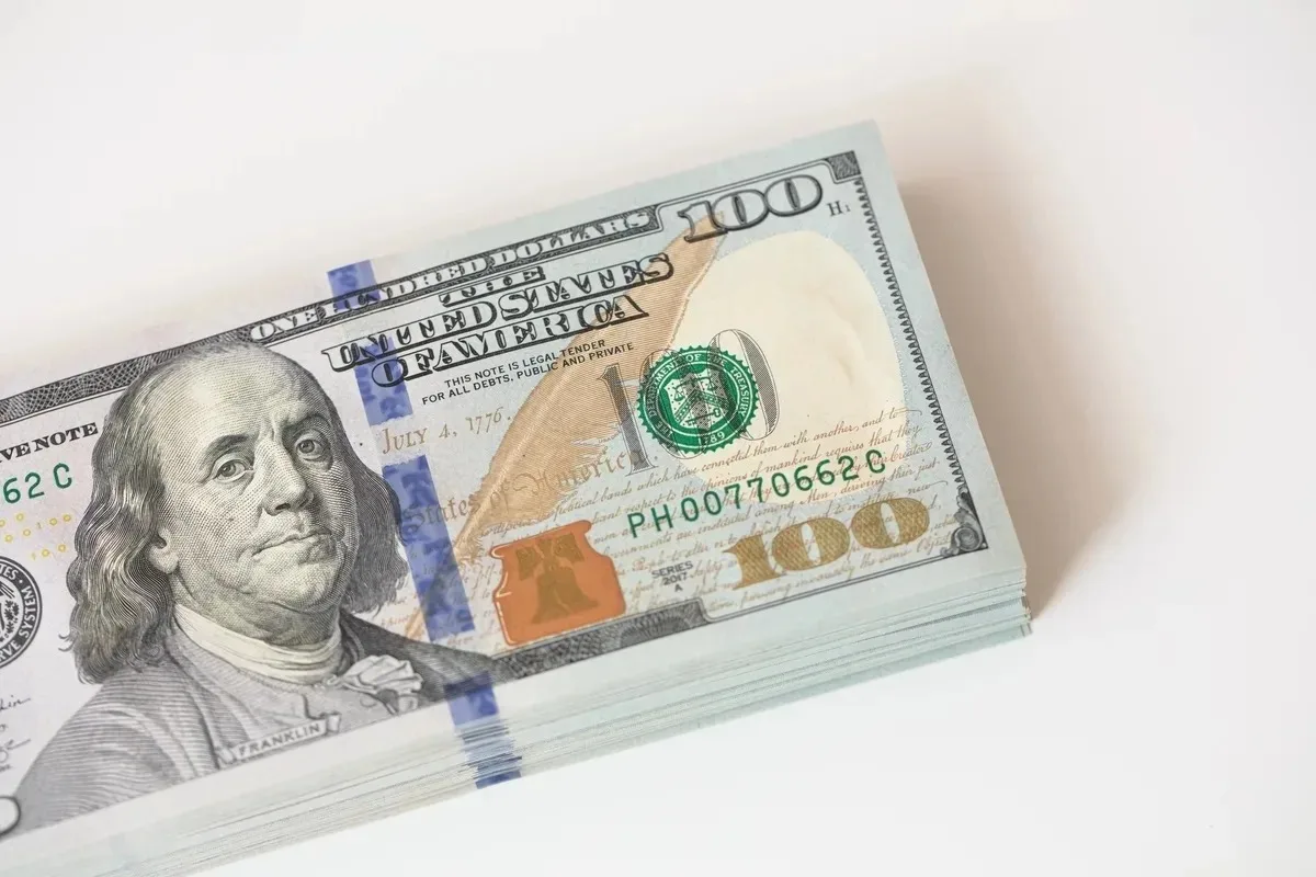 الجنيه المصري يرتفع إلى 50 مقابل الدولار لأول مرة منذ 8 أشهر