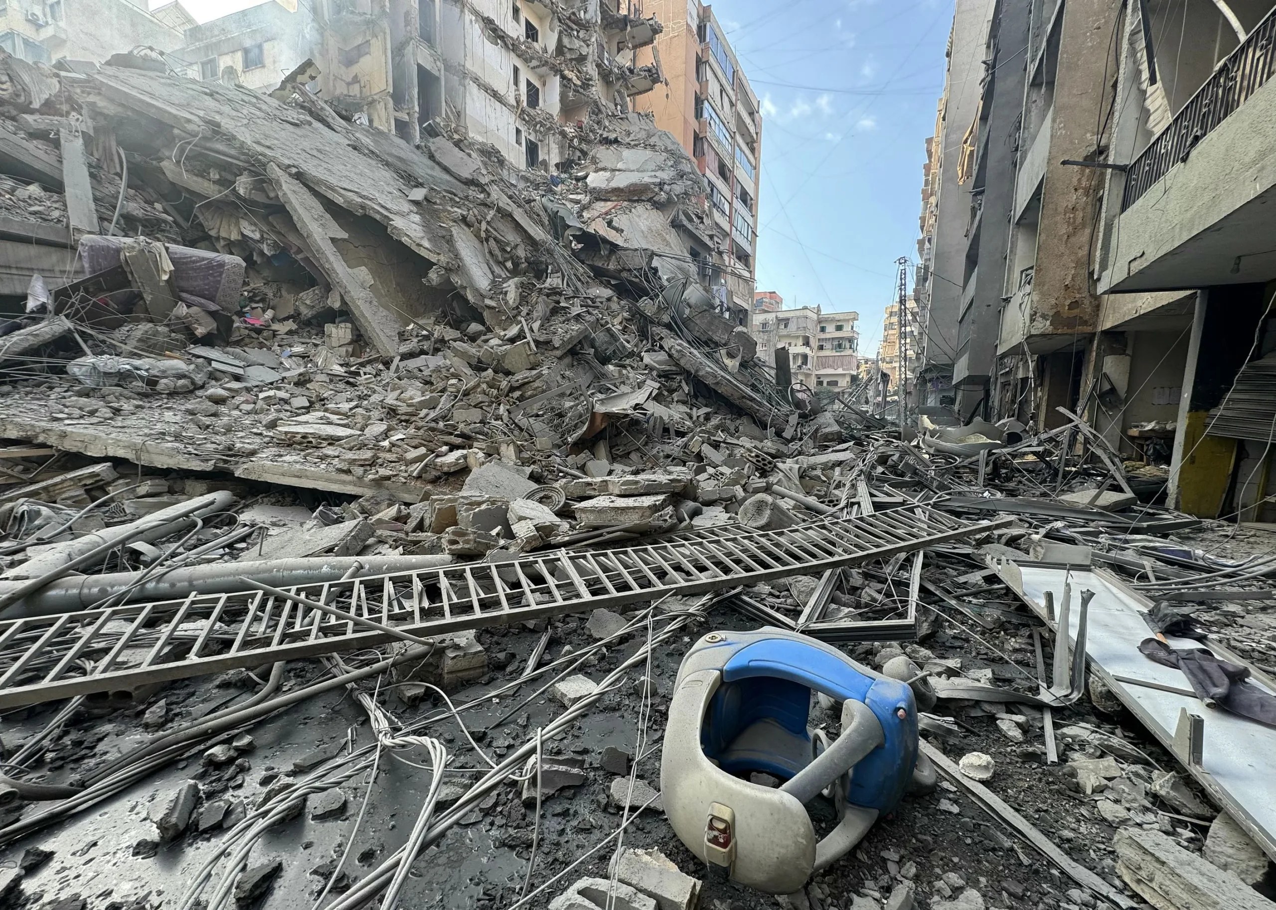 16 قتيلا و35 مصابا في غارات إسرائيلية على النبي شيت اللبنانية