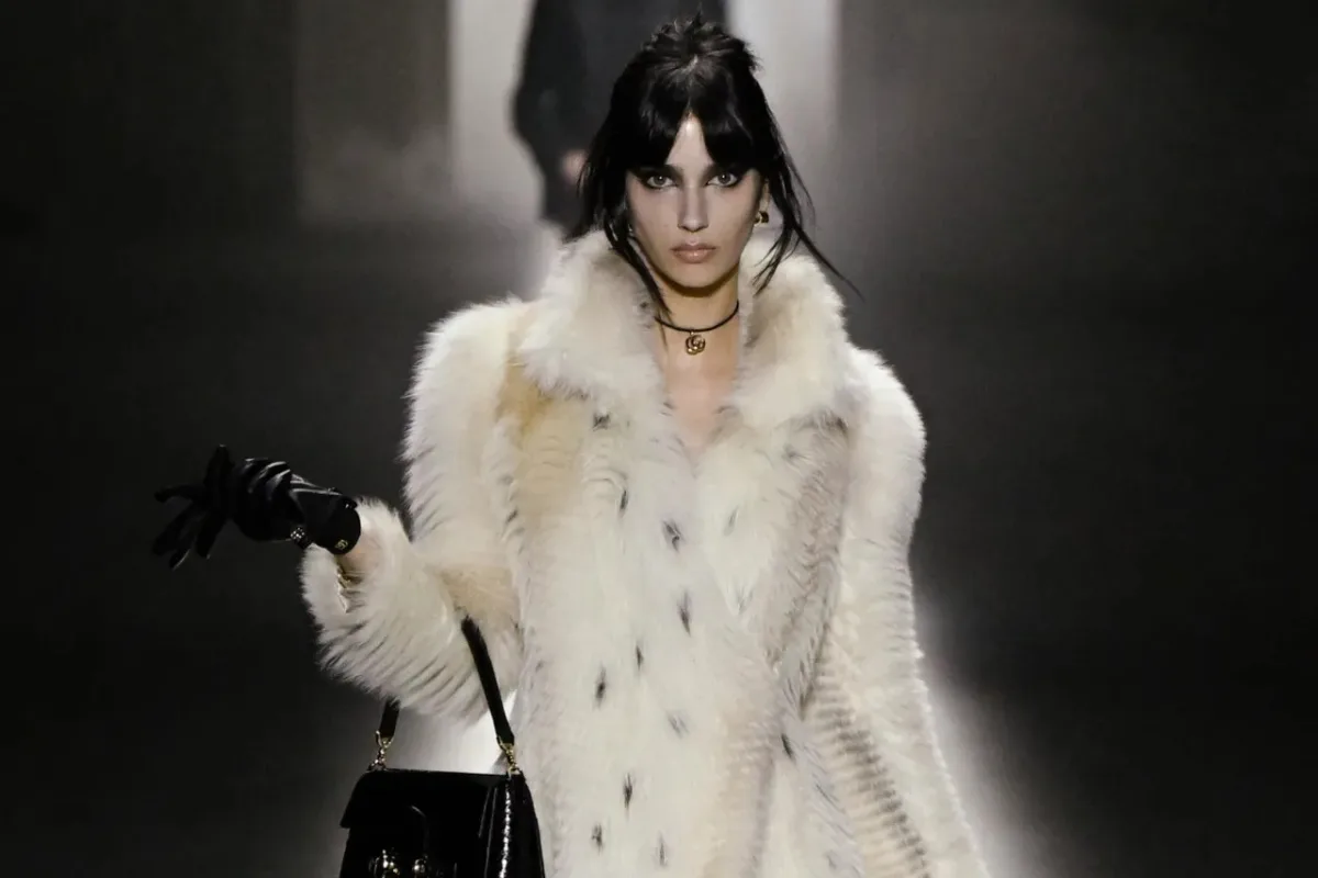 غوتشي خريف 2026: بين بريق المنصة وغياب الابتكار