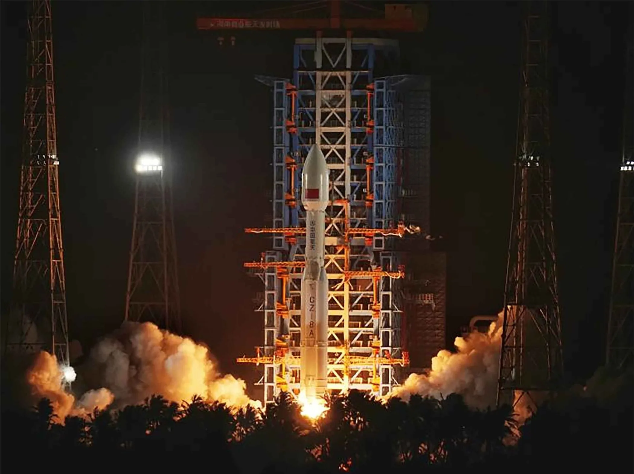 الصين تطلق دفعة جديدة من أقمار الإنترنت إلى المدار المنخفض