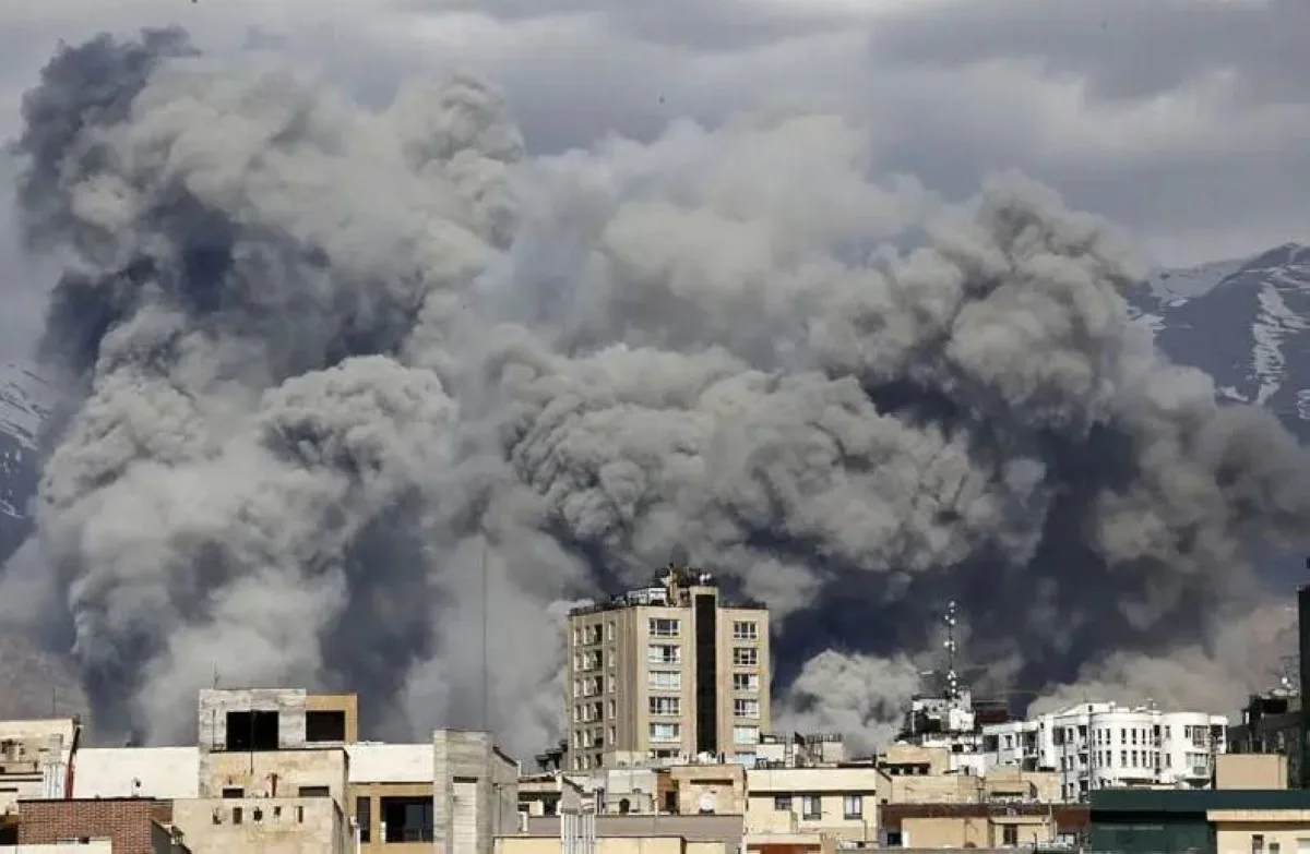 إسرائيل تشن غارة بـ50 طائرة على ملجأ خامنئي في طهران