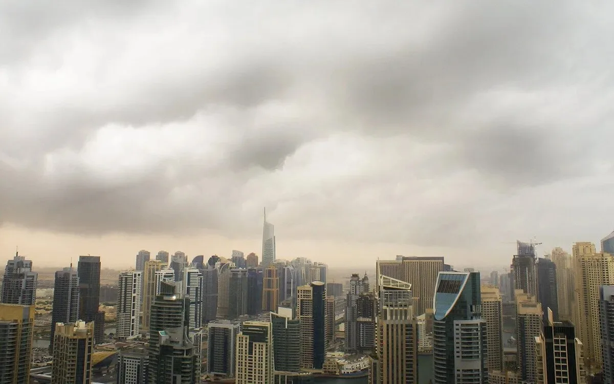 الإمارات.. طقس الغد غائم جزئياً