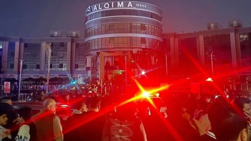 3 وفيات و32 مصابًا في حريق مركز تجاري بدمياط