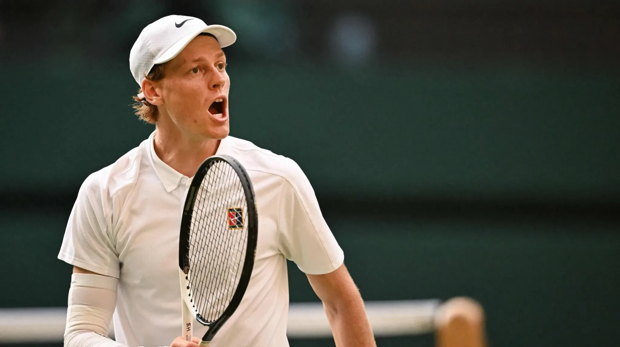 الإيطالي يانيك سينر يتوج بلقب بطولة ميامي للتنس