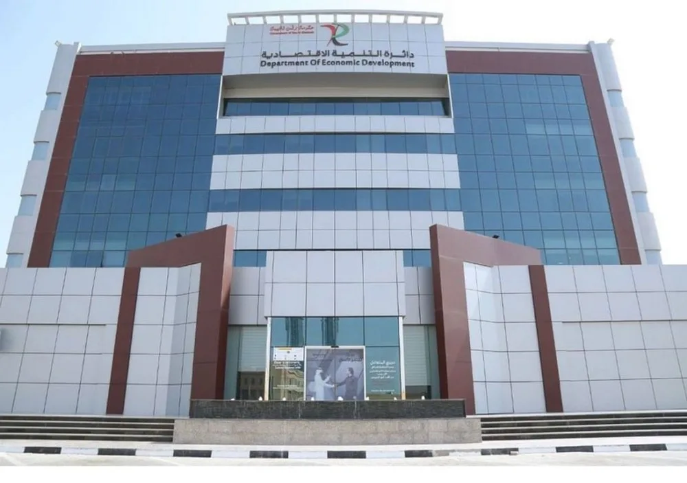 اقتصادية رأس الخيمة تطلق مبادرة لتنظيم التخفيضات وتعزيز تنافسية الأسواق