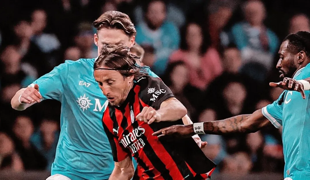 نابولي يتفوق على ميلان بهدف نظيف ويواصل سلسلة الانتصارات