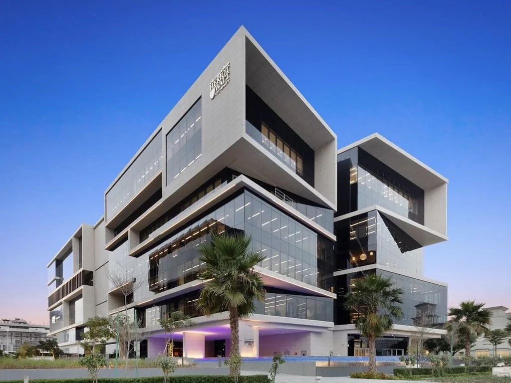 الإمارات تتصدر دول مجلس التعاون في تمثيل المرأة بمجالس الإدارة للعام الثالث