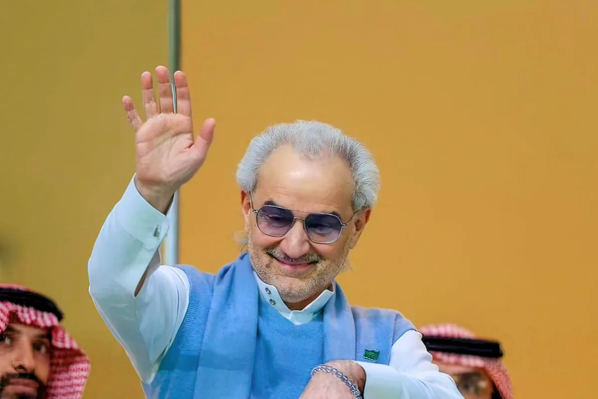 الأمير الوليد بن طلال يقدم هدية مميزة لجماهير فريقه