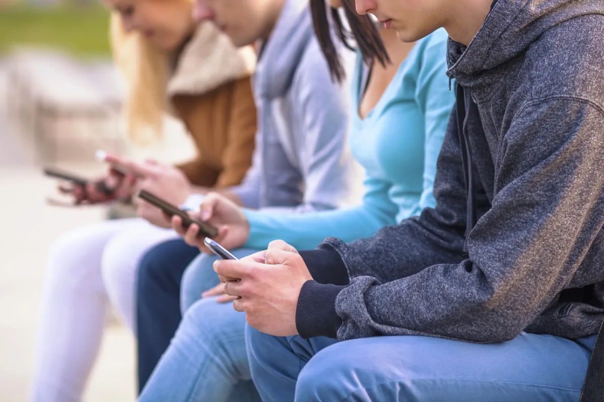 10 علامات تكشف إدمانك على الهاتف الذكي