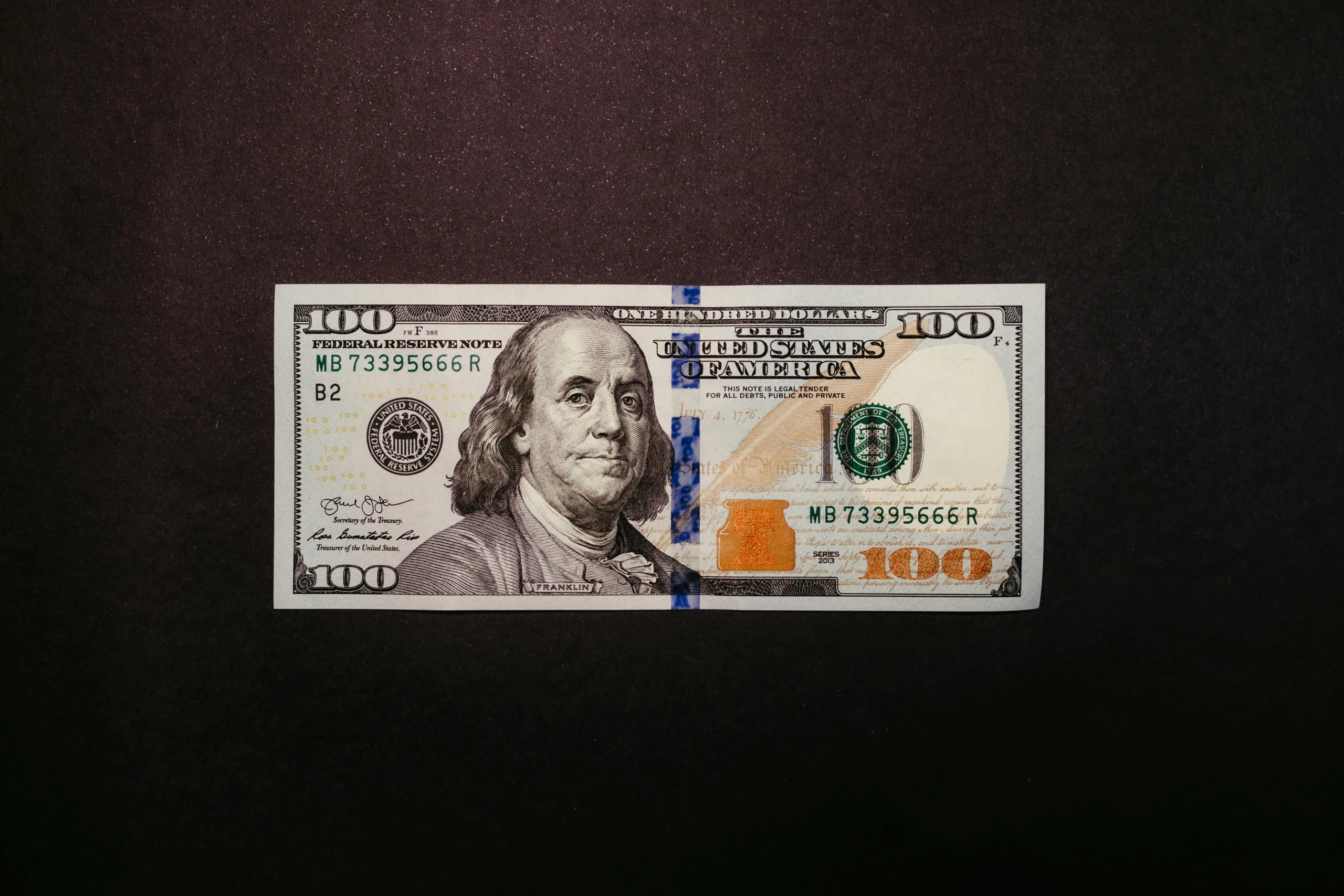 جمود المفاوضات بين أمريكا وإيران يمنح الدولار دفعة أسبوعية