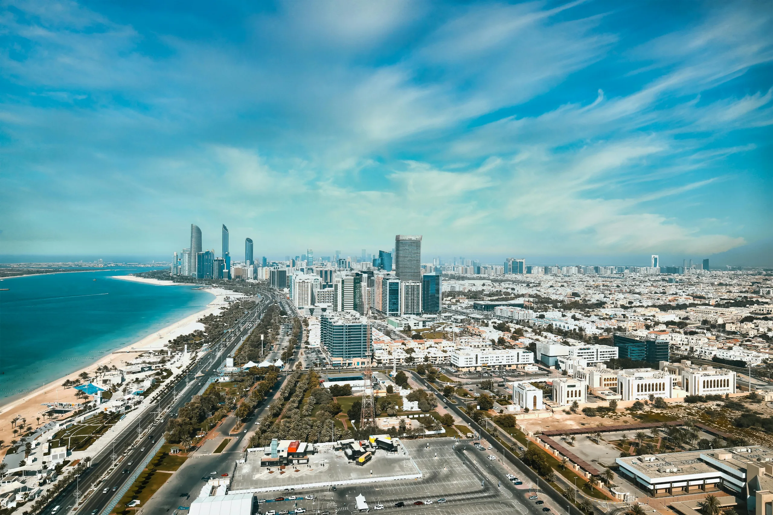 أبوظبي تحقق قفزة بنسبة 36% في تجارتها الخارجية غير النفطية لعام 2025