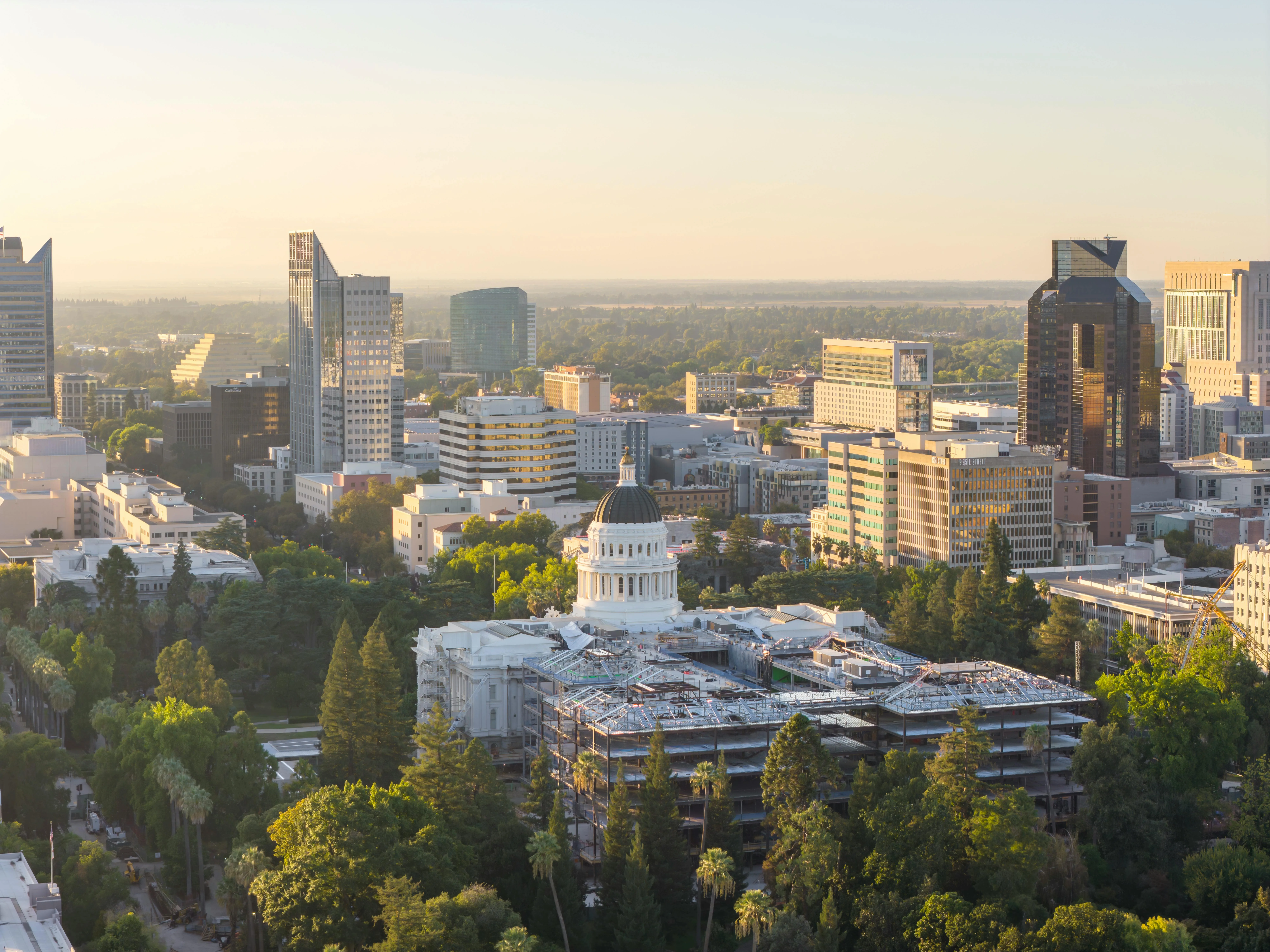 لماذا تعد كاليفورنيا الأكثر تضرراً بين الولايات الأمريكية من حرب إيران؟