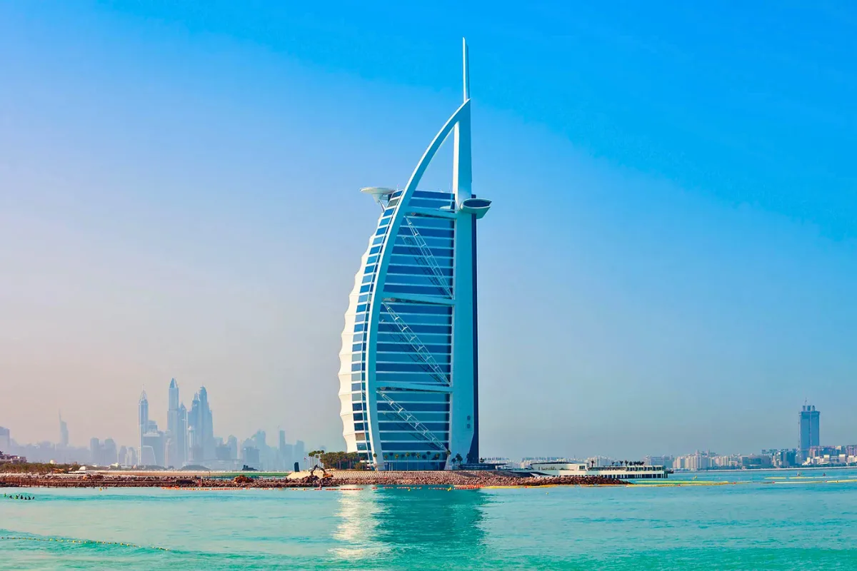أيقونة دبي.. إطلاق خطة ترميم لبرج العرب