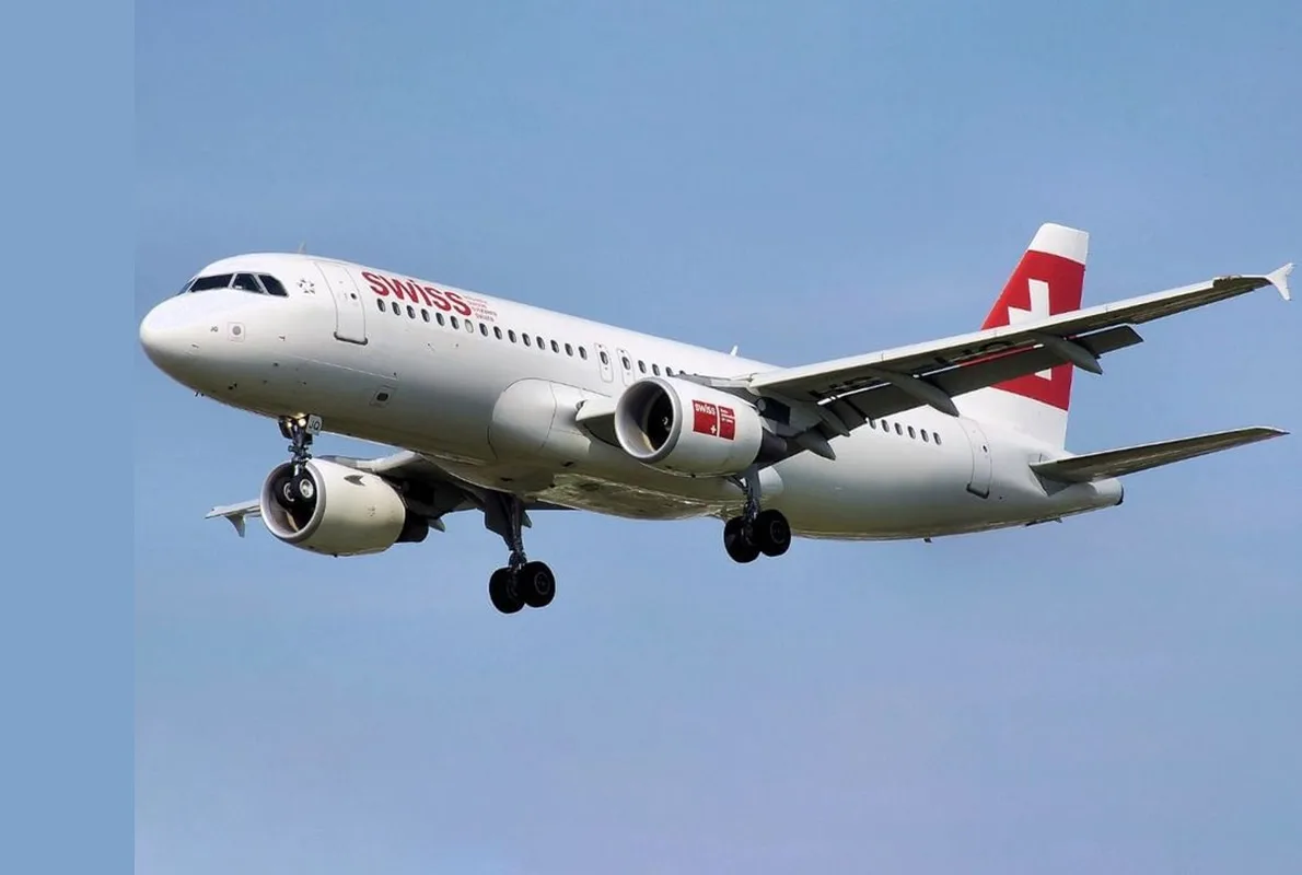 إصابة 6 ركاب بإخلاء طائرة سويسرية بعد عطل محرك بدلهي