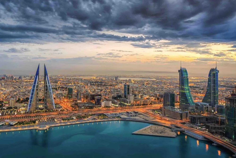 إصابة 4 أشخاص في البحرين بعد إعتراض مسيّرة إيرانية