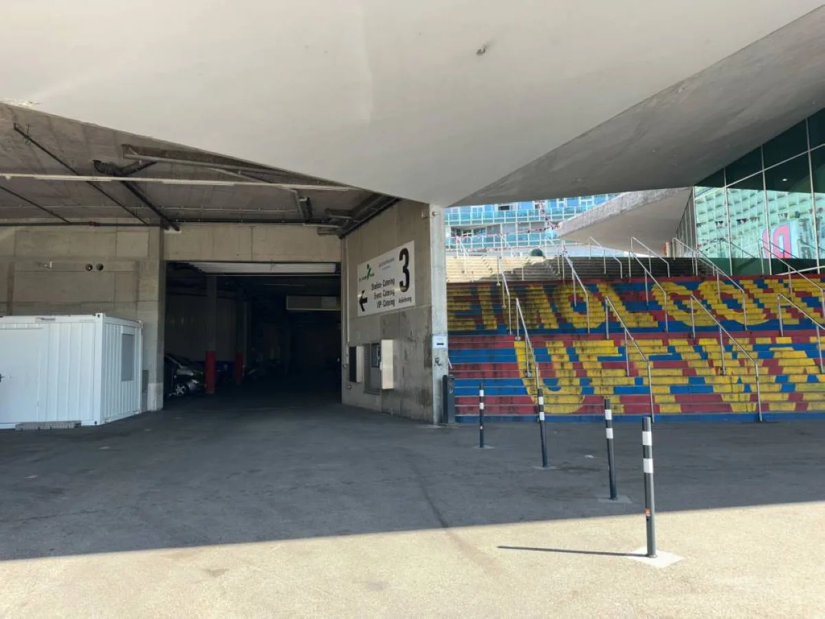 حريق ضخم في ملعب بازل يؤجل المباراة ويدمر تجهيزات الفريق بالكامل