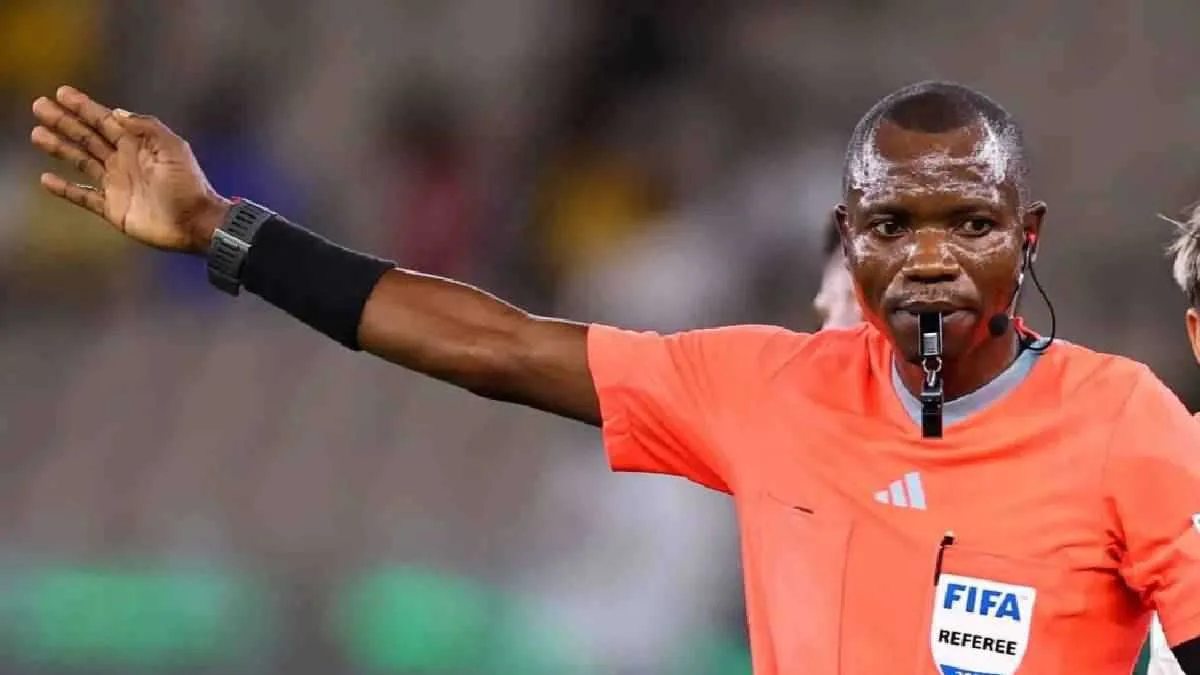 قرار رسمي بإبعاد حكم نهائي المغرب والسنغال عن كأس العالم