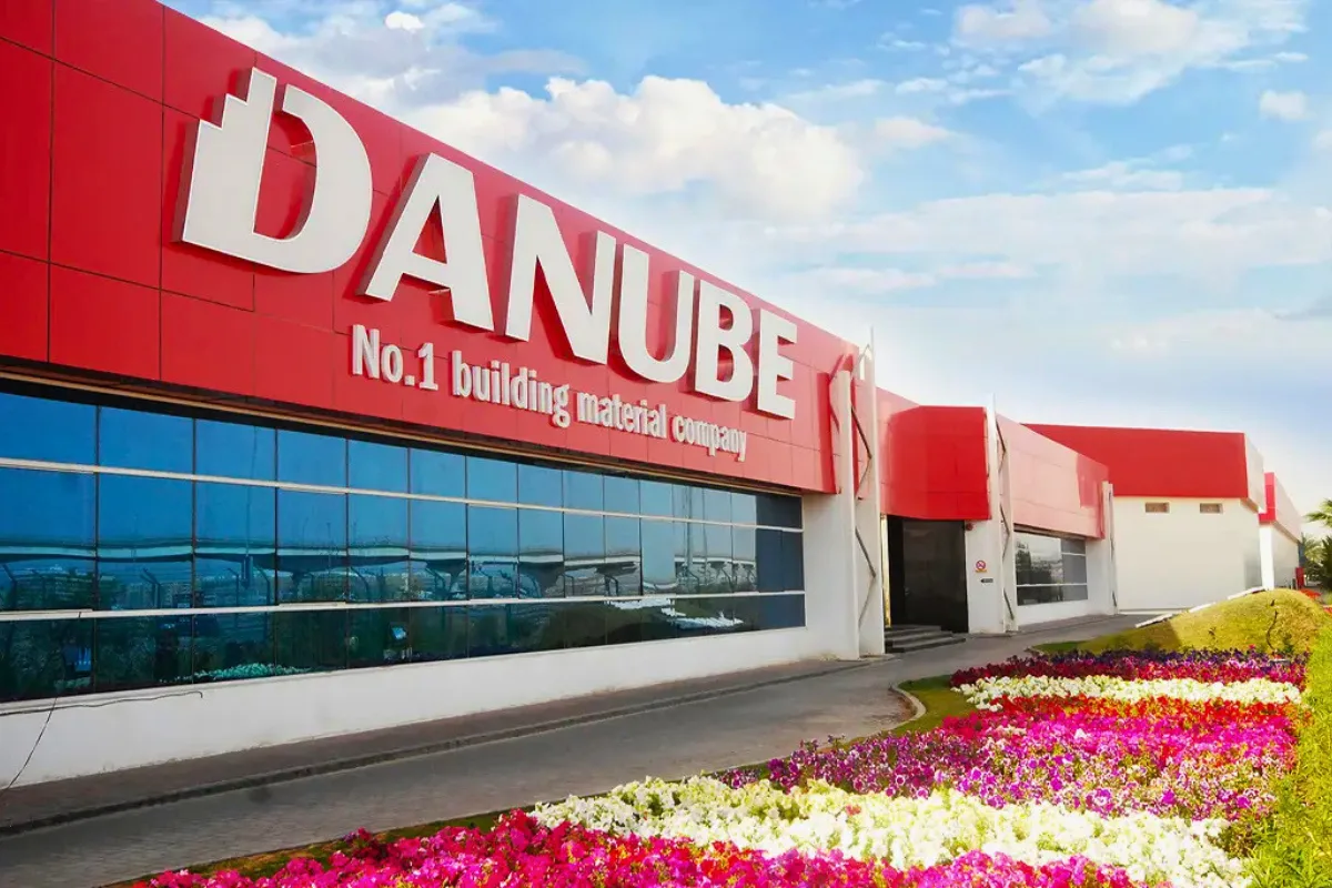 الرواتب تُدفع ولا تسريحات.. رئيس مجموعة دانوب يطمئن أكثر من 6000 موظف