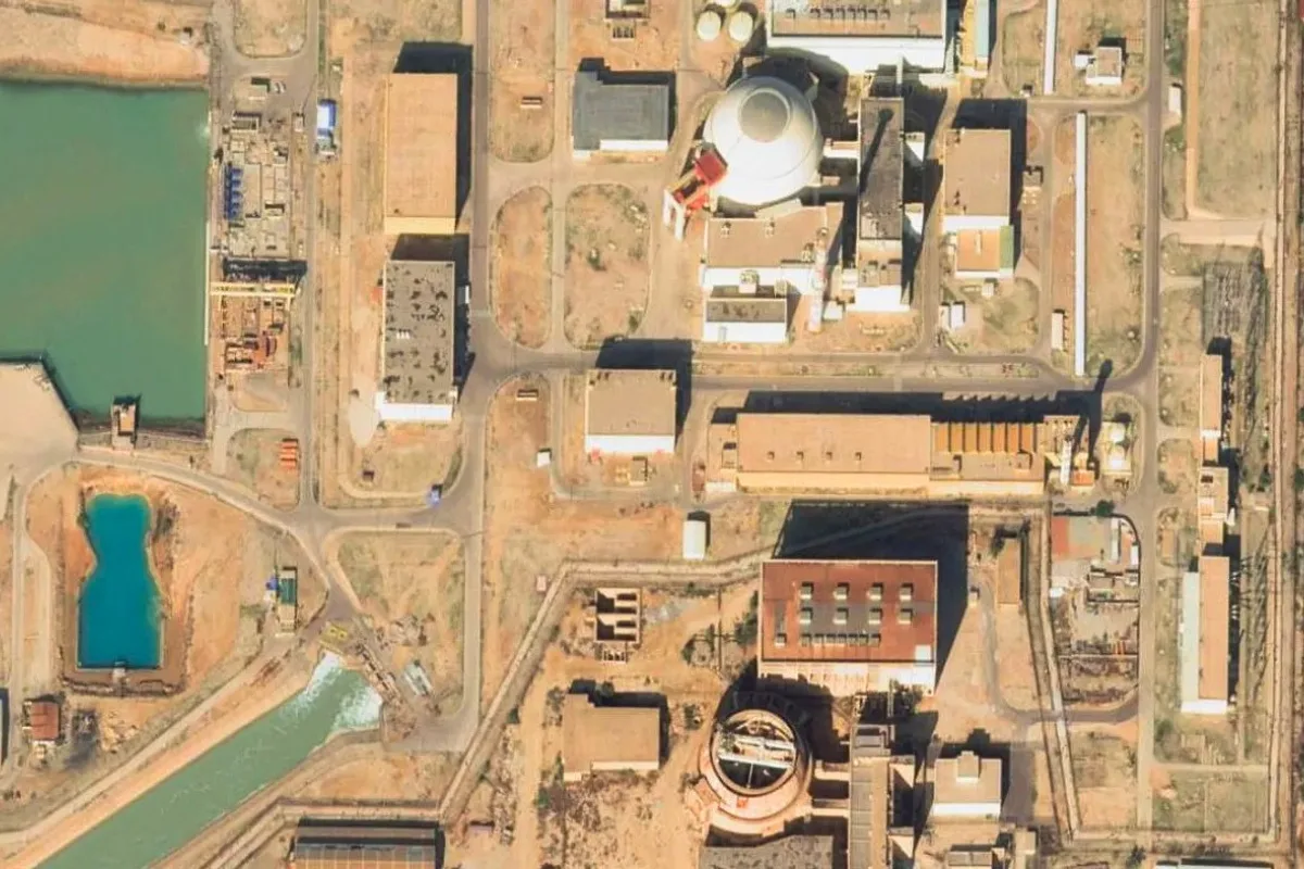 الطاقة الذرية تؤكد آثار ضربات قرب محطة بوشهر