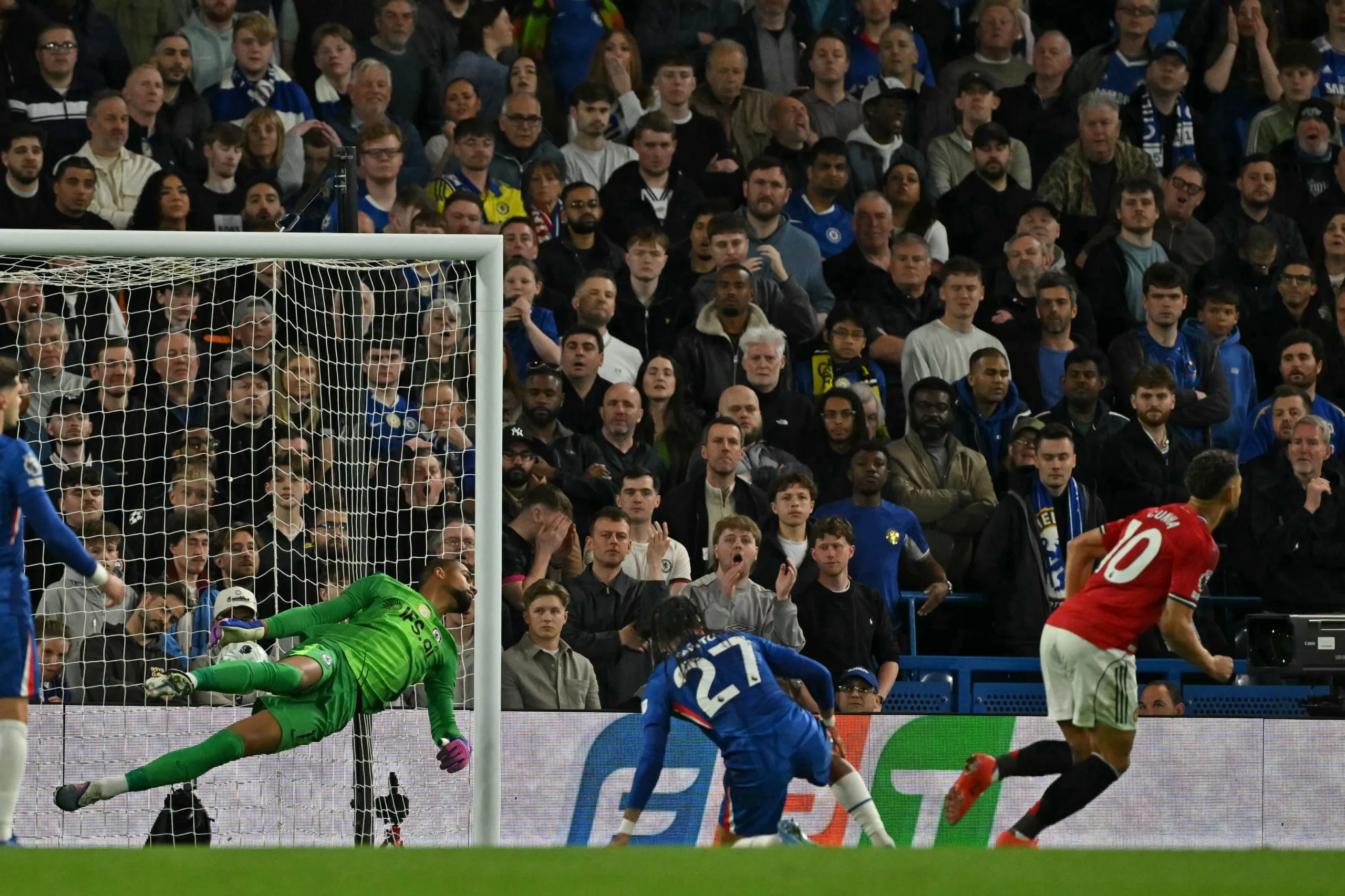 يونايتد يحسم قمة ستامفورد بريدج بهدف قاتل