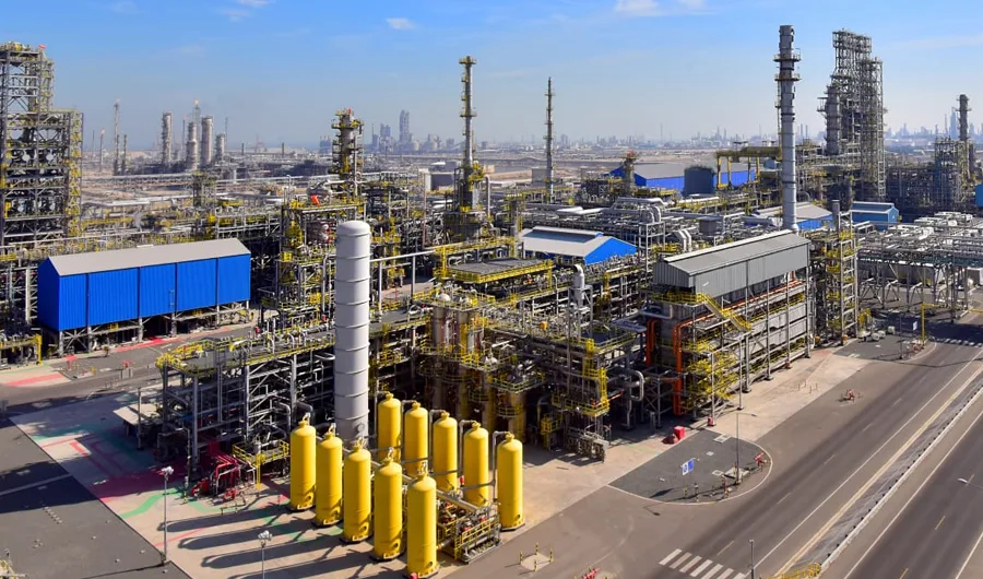 اندلاع حريق في مصفاة ميناء الأحمدي بالكويت بعد هجوم بطائرات مسيّرة