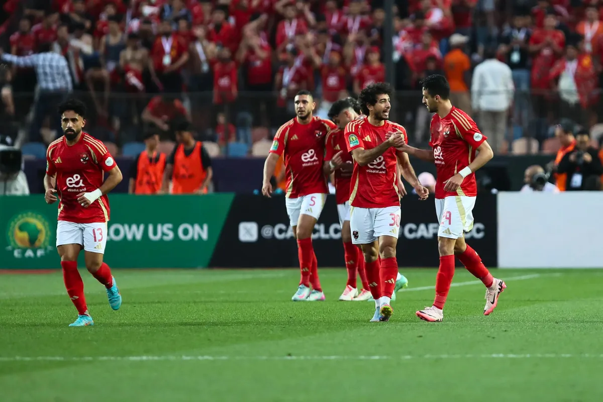 4 لاعبين يغادرون الأهلي المصري