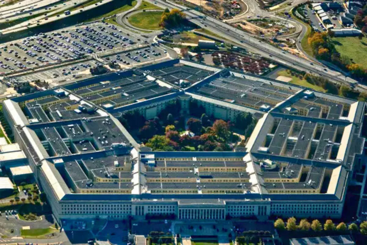 البنتاغون يستعين بشركات السيارات.. ما القصة؟