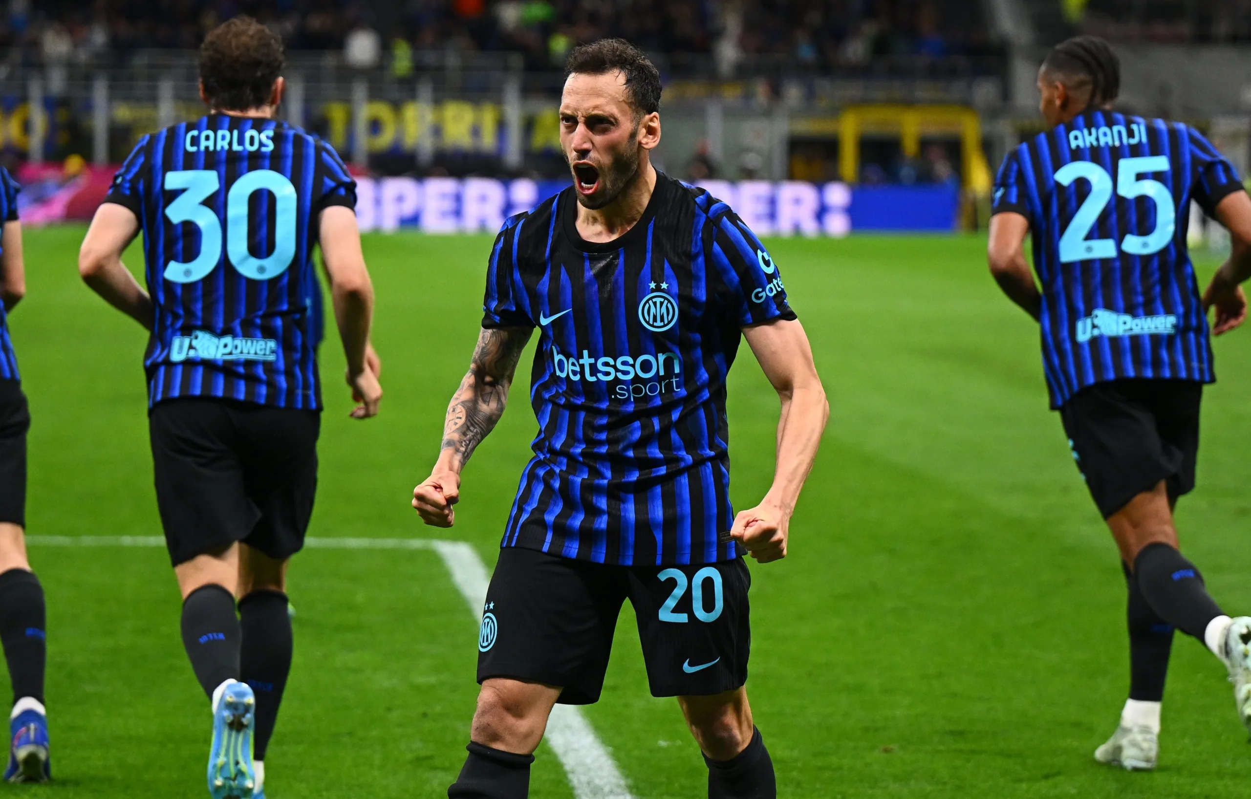 إنتر ميلان يعبر كومو ويبلغ نهائي كأس إيطاليا