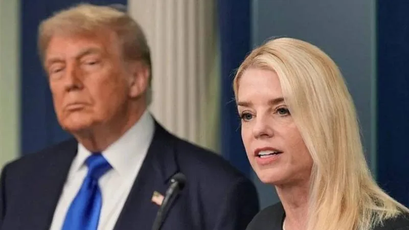 بام بوندي.. من هي وزيرة العدل الأمريكية التي أطاح بها ترامب؟