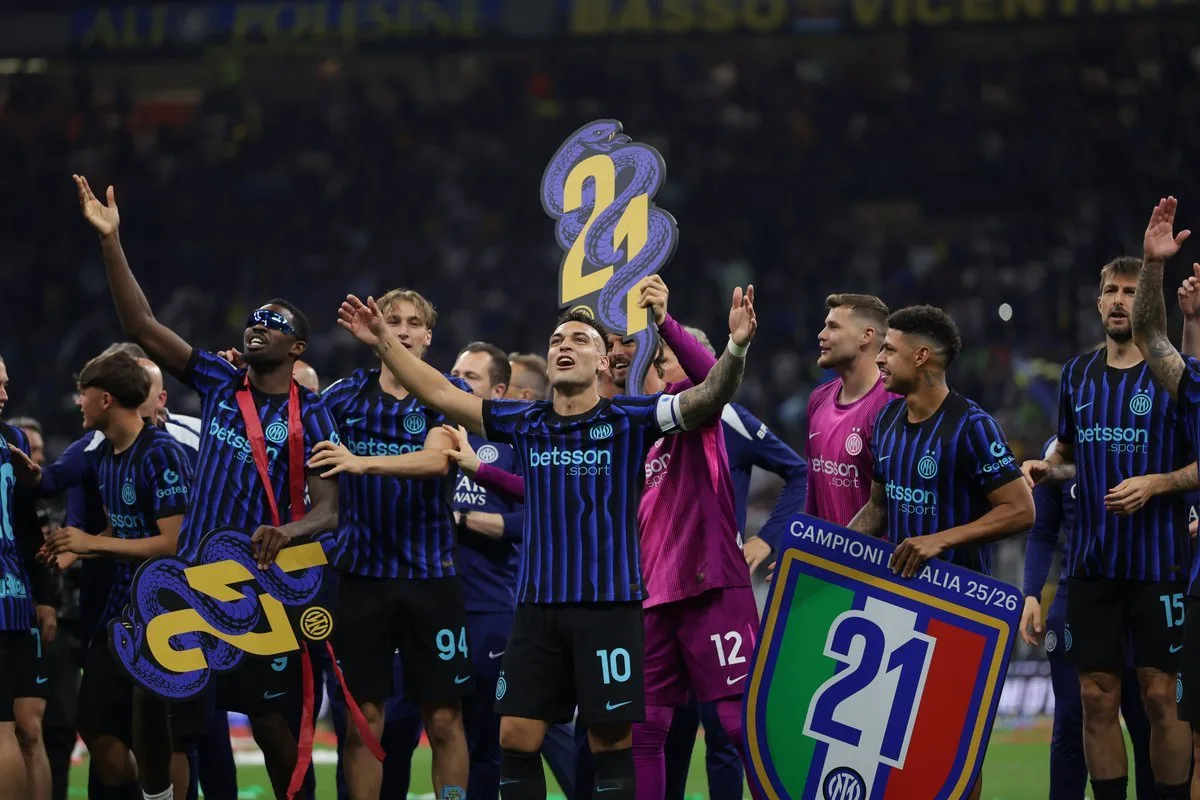 إنتر ميلان يتوج بلقب الدوري الإيطالي بثنائية أمام بارما