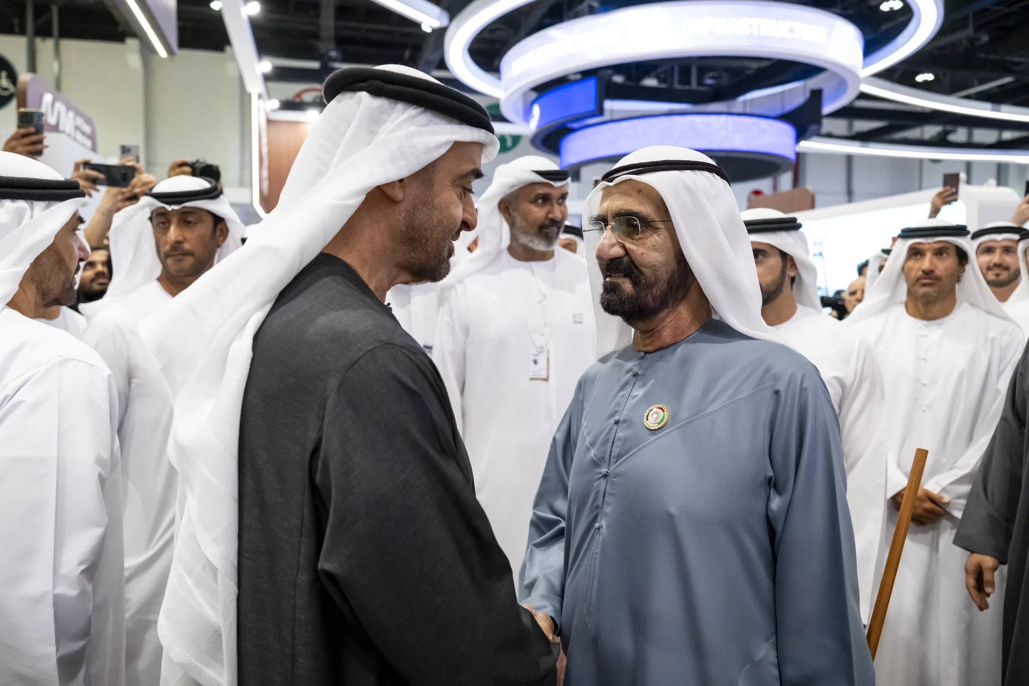 الشيخ محمد بن زايد: سعدت بشوفة بو راشد عضيدي وتاج راسي