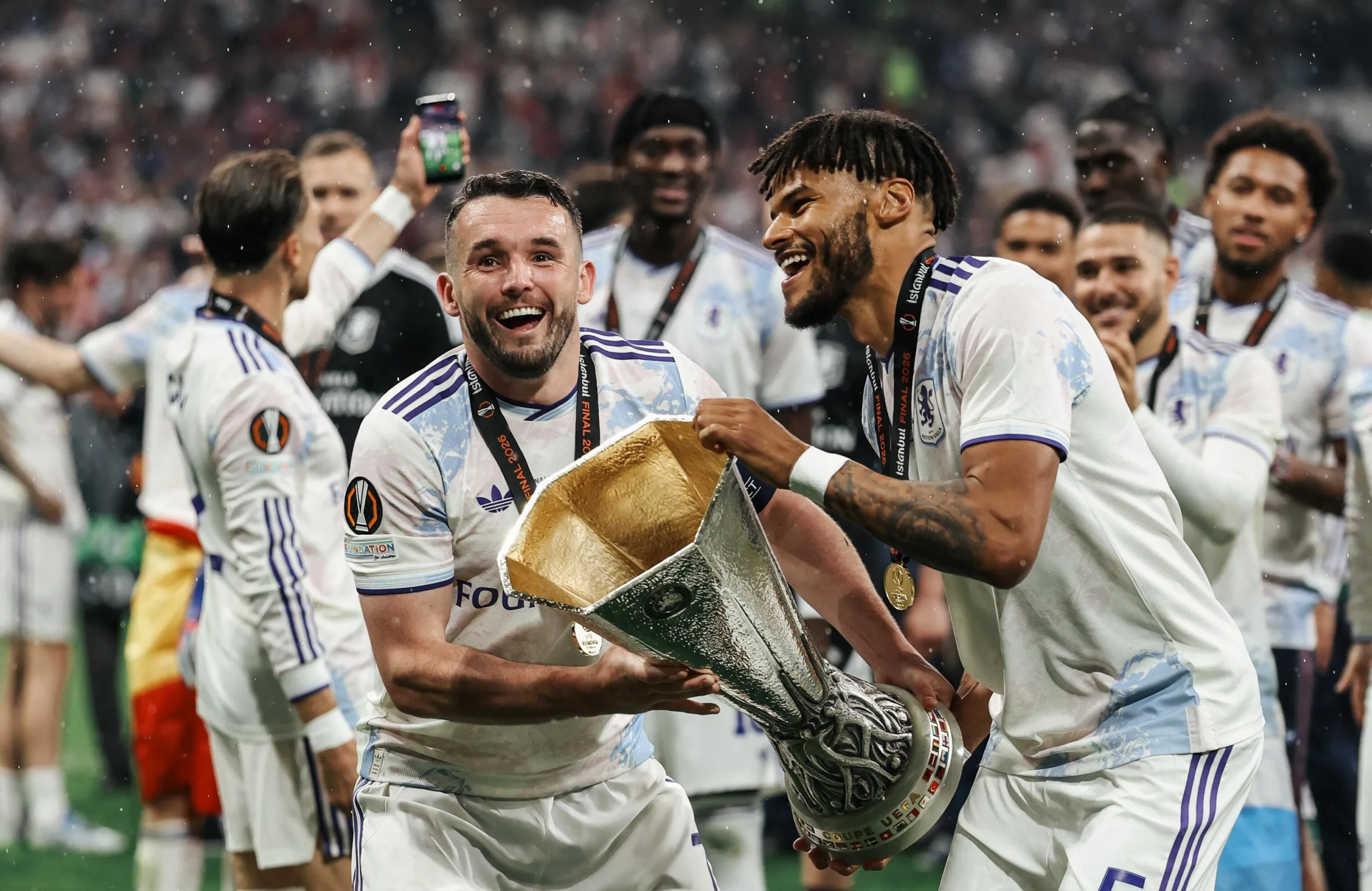 أستون فيلا يتوّج بالدوري الأوروبي بعد 30 عاماً من الانتظار