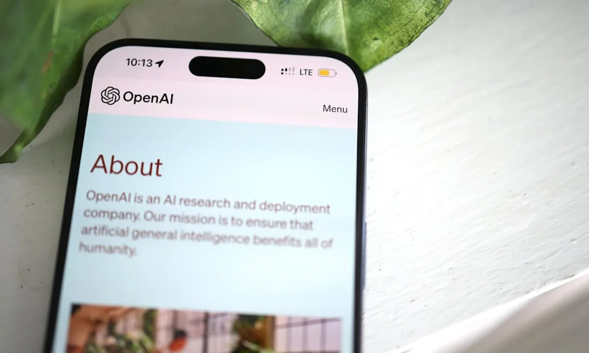 صورة تعبيرية عن هاتف OpenAI
